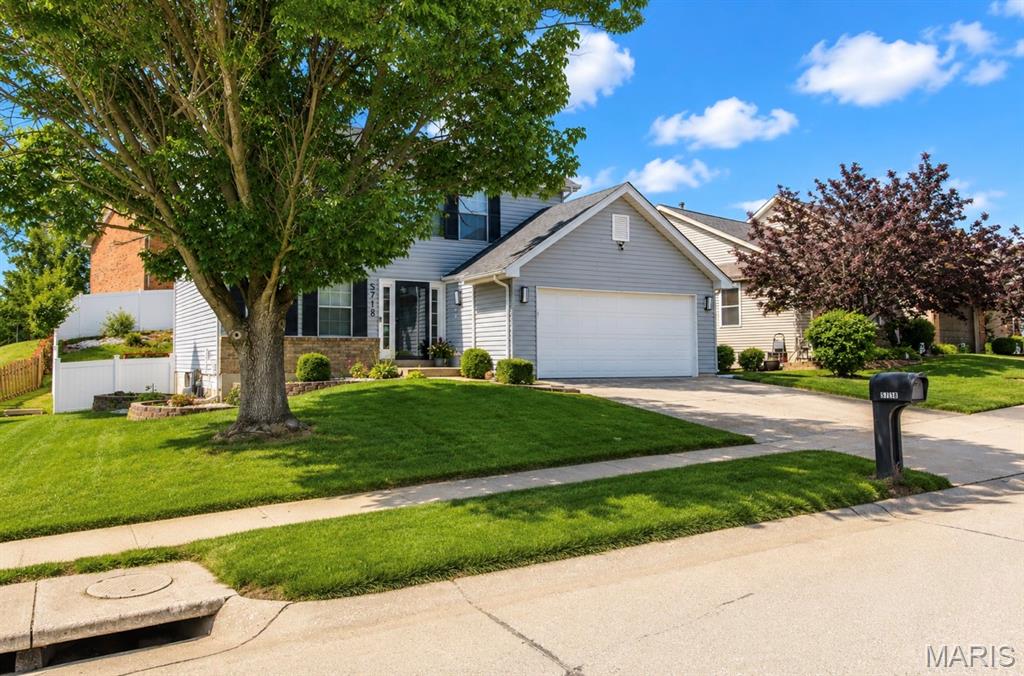 5718 Briarwood Estates Drive - Photo 2