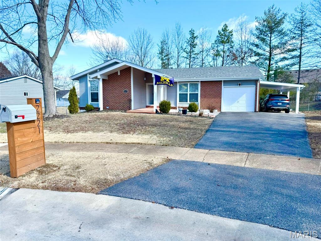 2221 Bentley Manor Drive