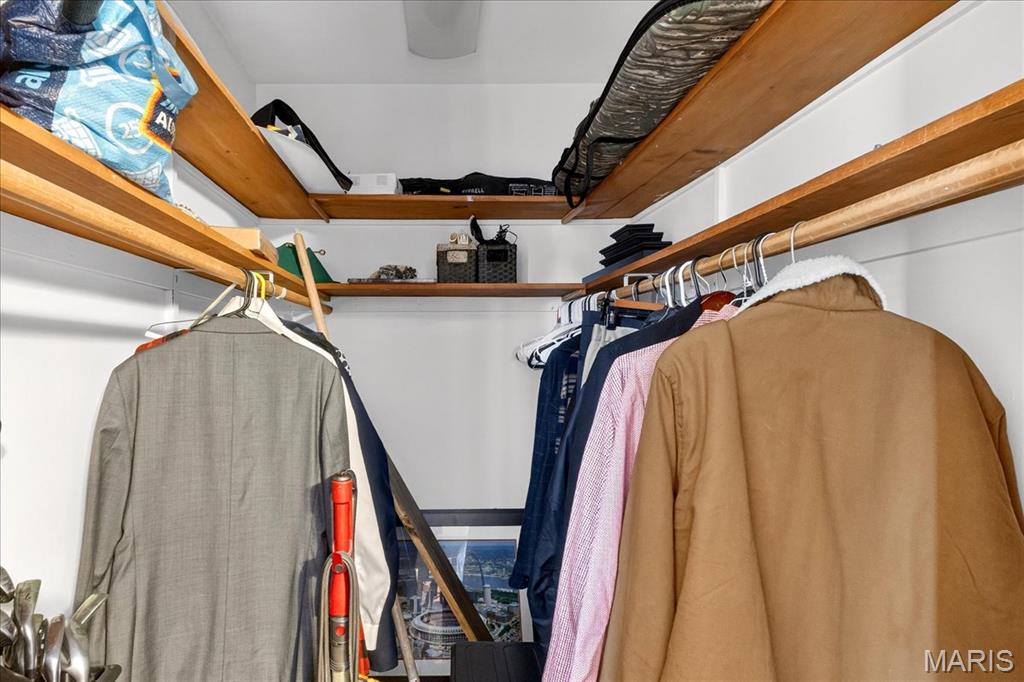 St Louis, Missouri 63128, United States, 2 Bedrooms Bedrooms, ,2 BathroomsBathrooms,Residential,Active,253057