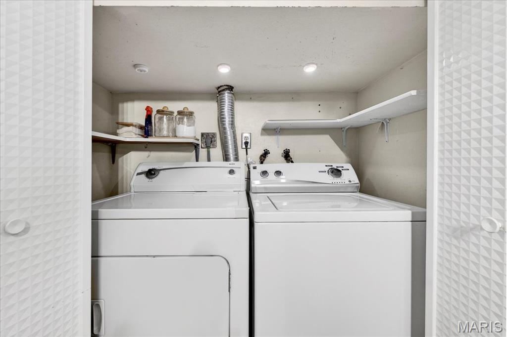 St Louis, Missouri 63128, United States, 2 Bedrooms Bedrooms, ,2 BathroomsBathrooms,Residential,Active,253057