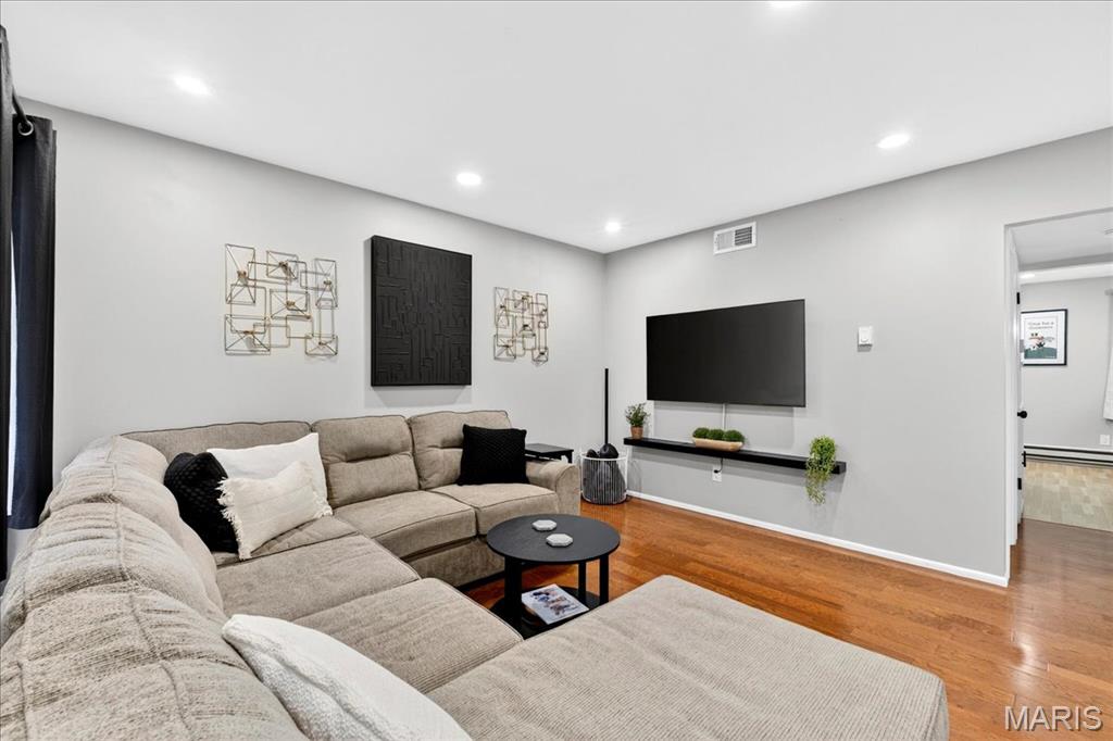 St Louis, Missouri 63128, United States, 2 Bedrooms Bedrooms, ,2 BathroomsBathrooms,Residential,Active,253057