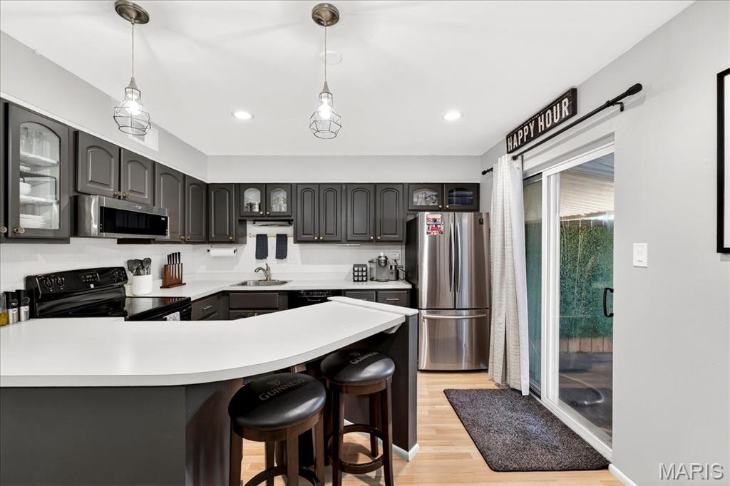 St Louis, Missouri 63128, United States, 2 Bedrooms Bedrooms, ,2 BathroomsBathrooms,Residential,Active,253057