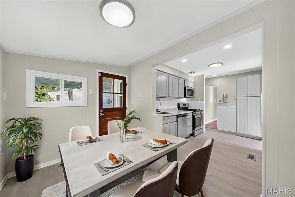 St Louis, Missouri 63137, United States, 3 Bedrooms Bedrooms, ,1 BathroomBathrooms,Residential,Pending,189549