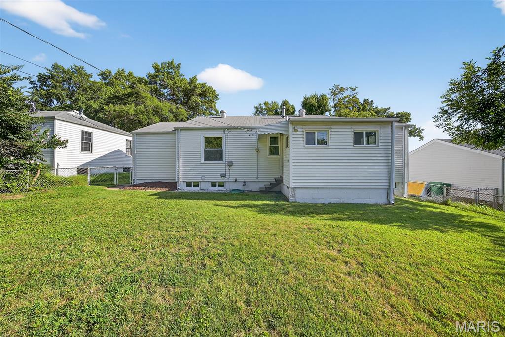 St Louis, Missouri 63137, United States, 3 Bedrooms Bedrooms, ,1 BathroomBathrooms,Residential,Pending,189549