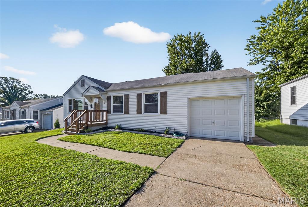 St Louis, Missouri 63137, United States, 3 Bedrooms Bedrooms, ,1 BathroomBathrooms,Residential,Pending,189549