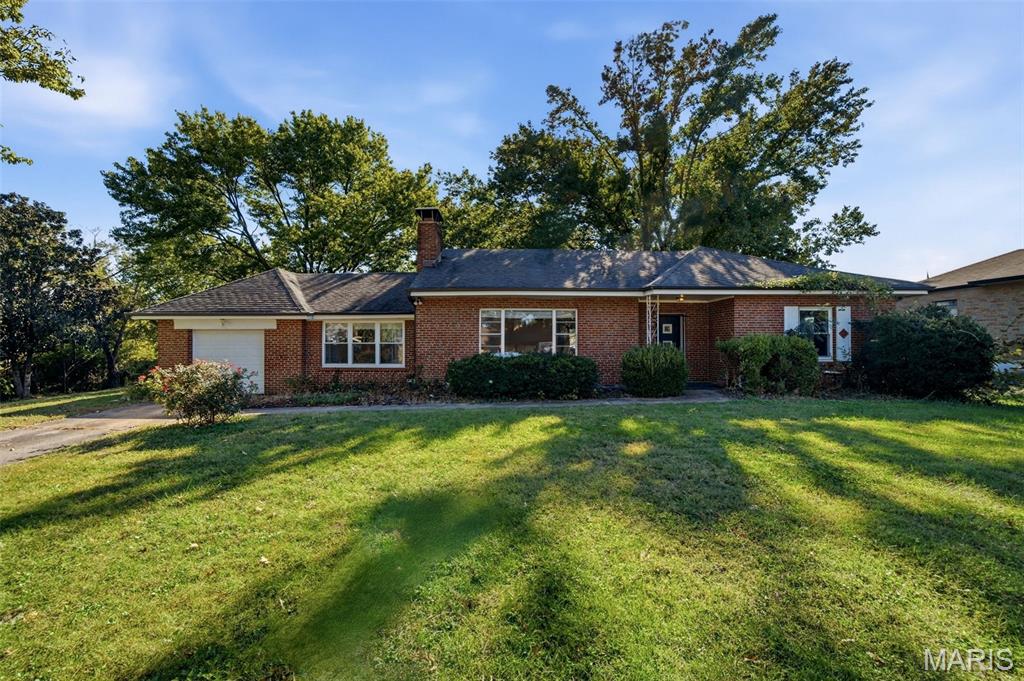 Photo of 134 Tanzberger Drive, Oakville, MO 63129 (MLS # 26067667)