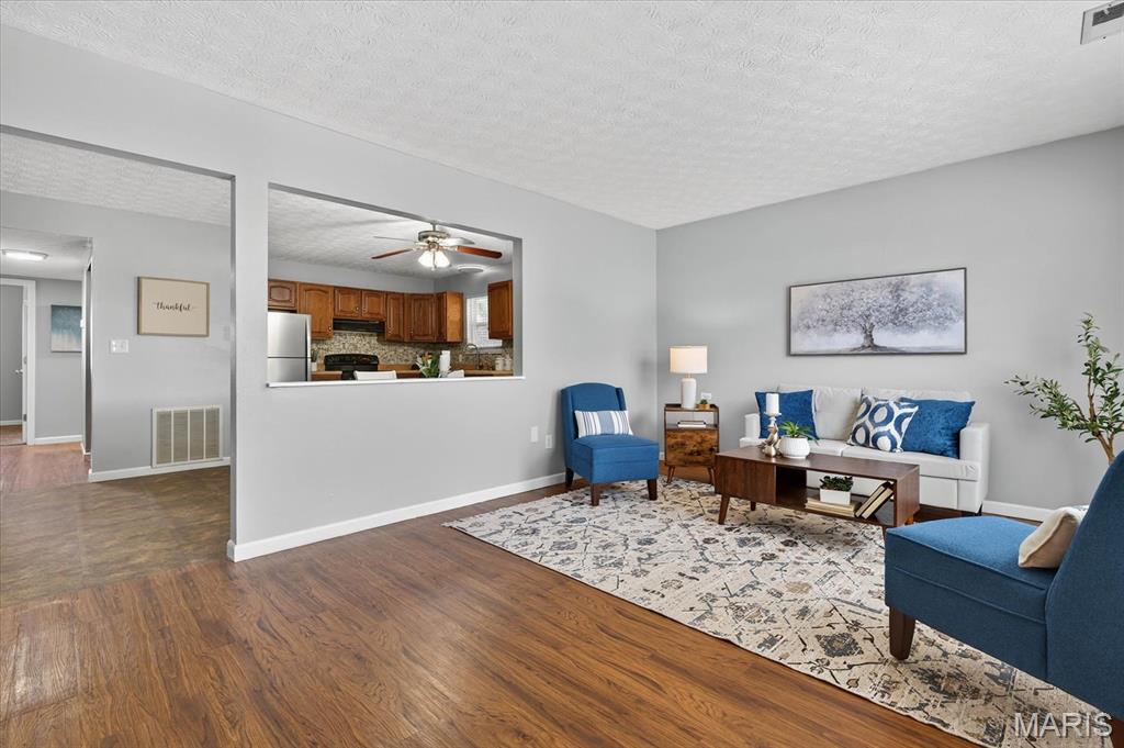 Edwardsville, Illinois 62025, United States, 3 Bedrooms Bedrooms, ,1 BathroomBathrooms,Residential,Active,164240