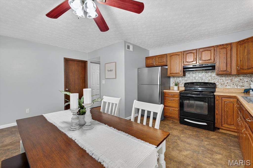 Edwardsville, Illinois 62025, United States, 3 Bedrooms Bedrooms, ,1 BathroomBathrooms,Residential,Active,164240