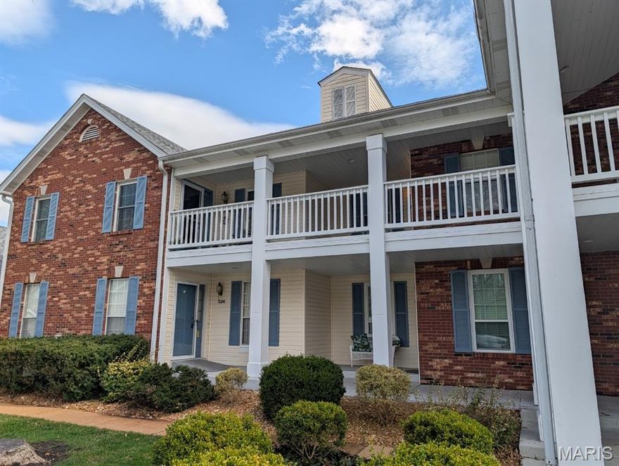 House was sold before coming onto the market. Great home in a great area! Wonderful view of nature and lake from the rear of the home. This charming first floor condo is located very conveniently to manchester and a local grocery store.