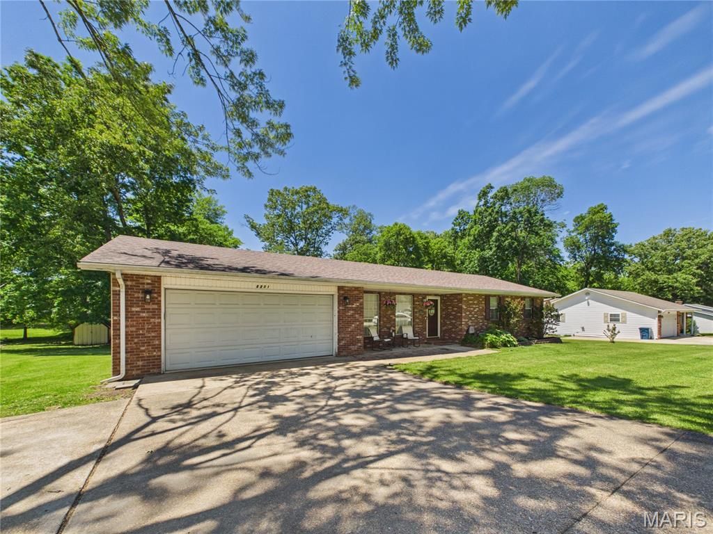 Photo of 6201 Pinecrest Drive, Poplar Bluff, MO 63901 (MLS # 26028982)