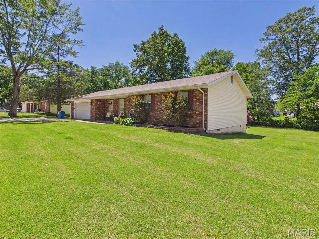 Photo of 6201 Pinecrest Drive, Poplar Bluff, MO 63901 (MLS # 26028982)