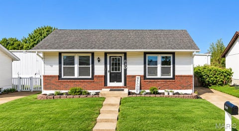 Photo of 830 Matthews Drive, Fenton, MO 63026 (MLS # 26068382)