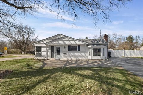 Photo of 1416 Wabash Avenue, Belleville, IL 62220 (MLS # 26016110)