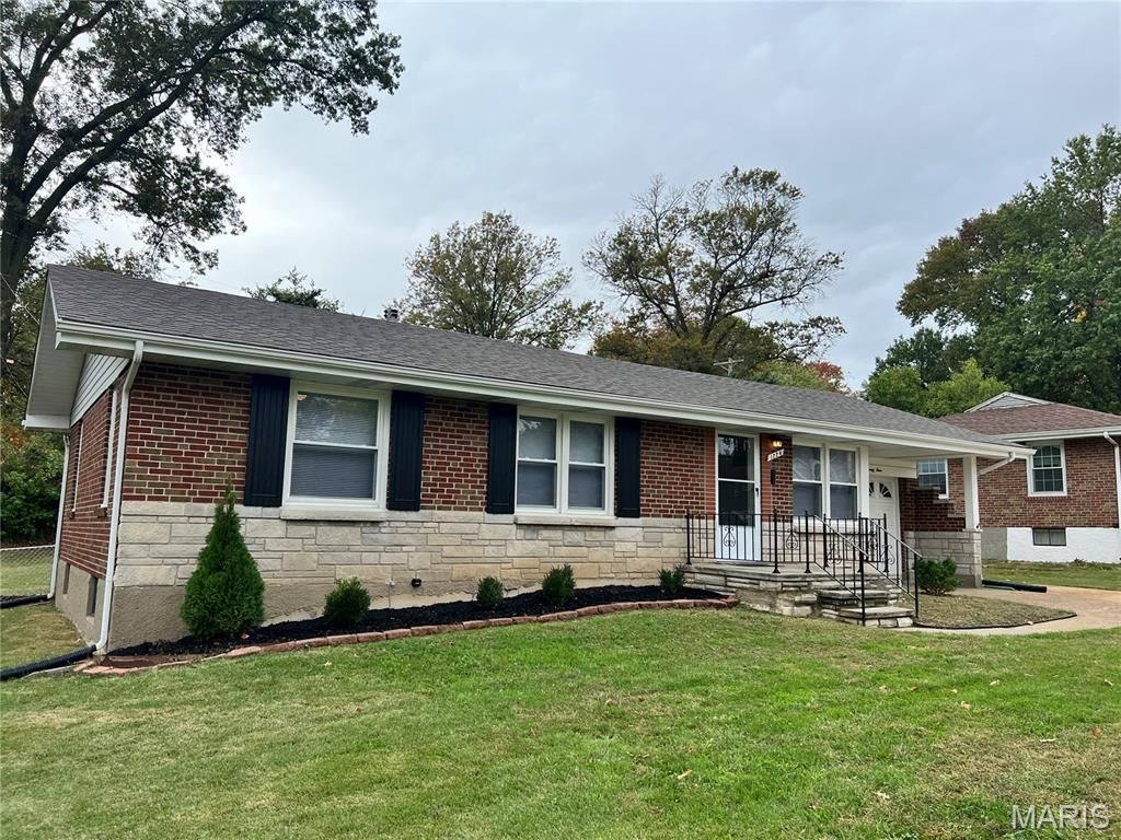 Photo of 1224 Billings Drive, St Louis, MO 63137 (MLS # 25073428)