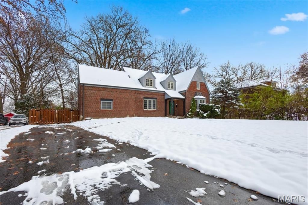 Photo of 72 Bellerive Acres, Normandy, MO 63121 (MLS # 25079655)