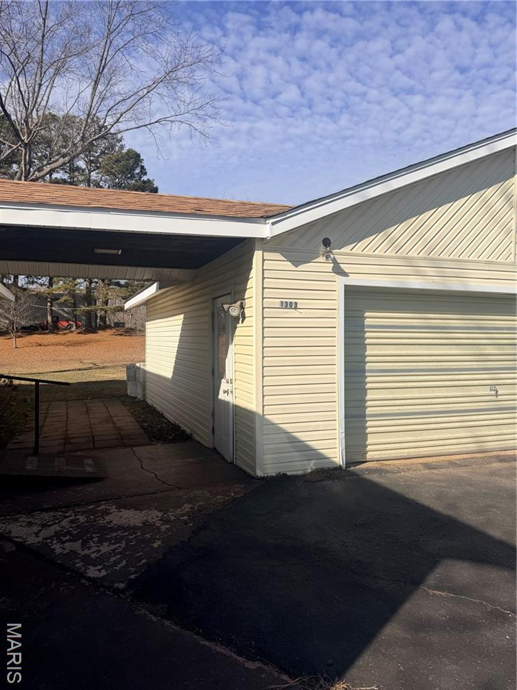 Photo of 1303 Highway Nn, Poplar Bluff, MO 63901 (MLS # 26004433)