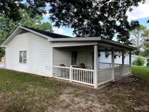Tiny photo for 105 S Sanderson Avenue, Elsberry, MO 63343 (MLS # 26059572)