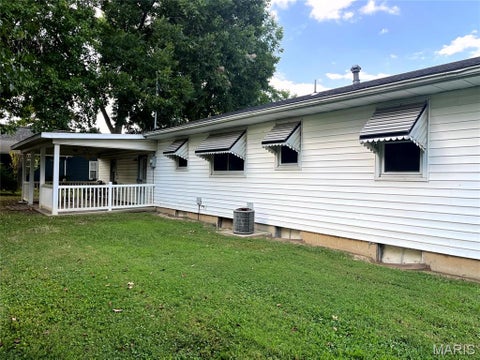 Tiny photo for 105 S Sanderson Avenue, Elsberry, MO 63343 (MLS # 26059572)