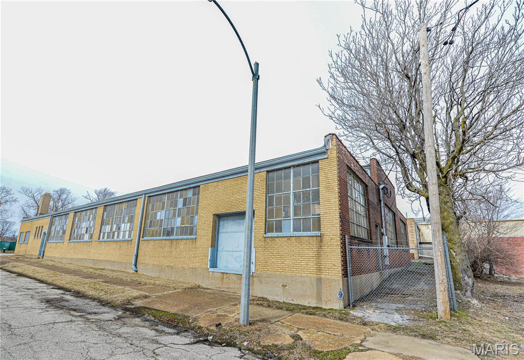 St.Louis Add - Commercial Sale
