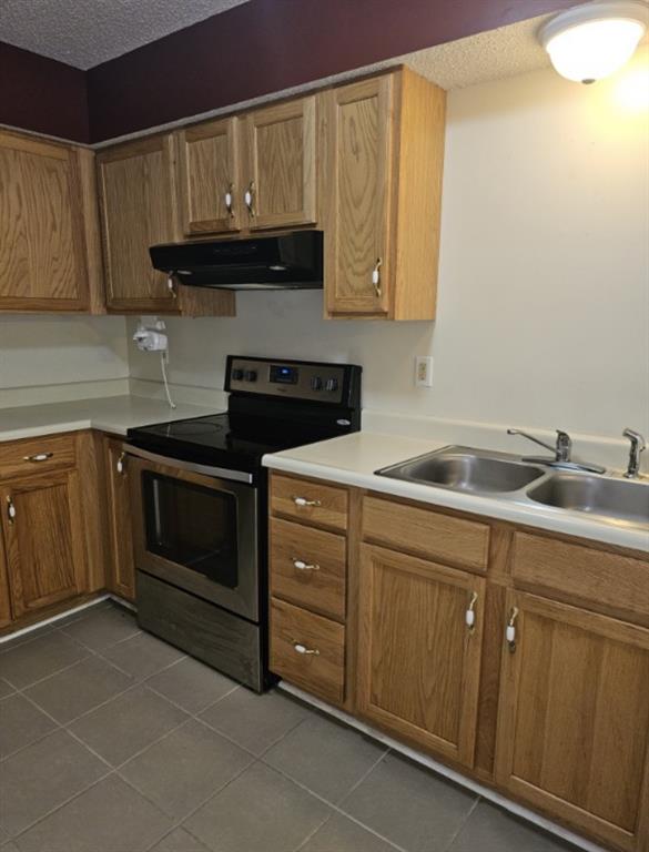 Wentzville, Missouri 63385, United States, 2 Bedrooms Bedrooms, ,3 BathroomsBathrooms,Residential,Pending,133598