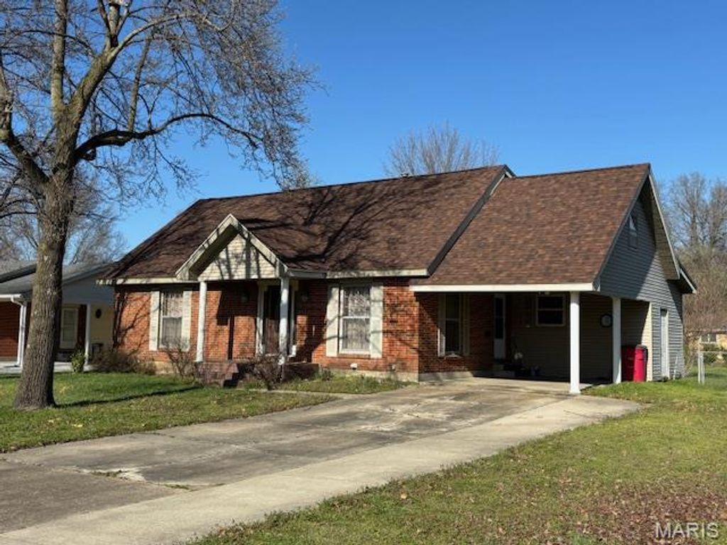 Photo of 908 Davis Boulevard, Sikeston, MO 63801 (MLS # 26019645)