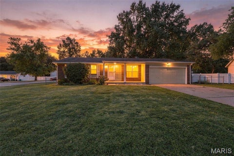 Photo of 1427 Twin Trails Drive, Fenton, MO 63026 (MLS # 26053060)