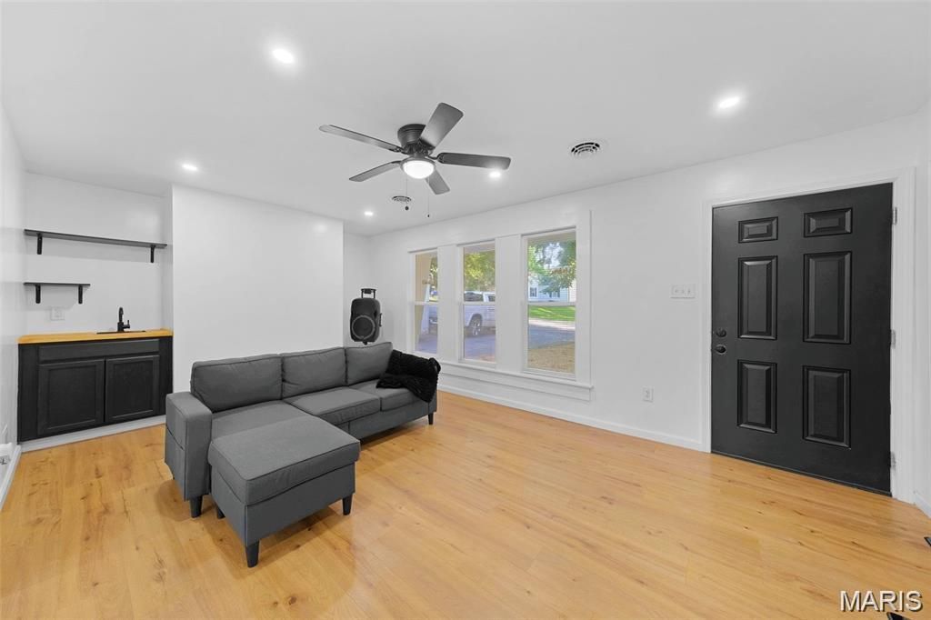 Photo of 1147 Northdale Avenue, St Louis, MO 63138 (MLS # 26013525)