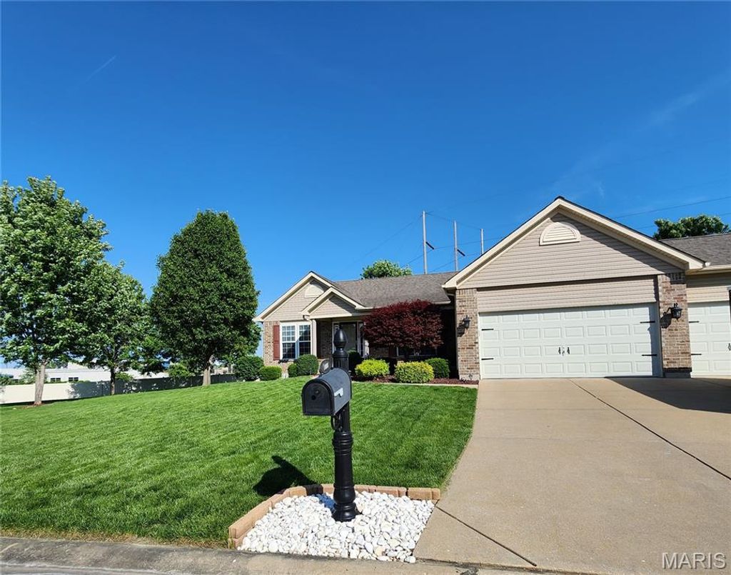 Photo of 8110 Glen Arbor Drive, Lake Saint Louis, MO 63367 (MLS # 26027576)