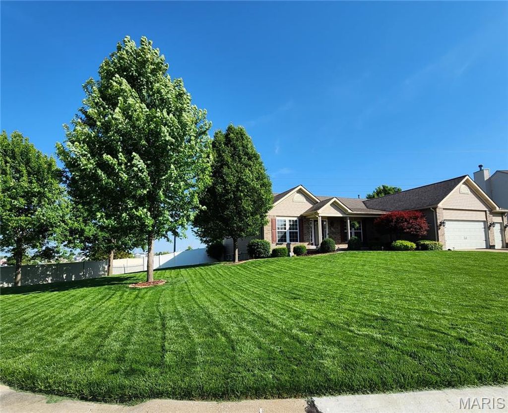 Photo of 8110 Glen Arbor Drive, Lake Saint Louis, MO 63367 (MLS # 26027576)