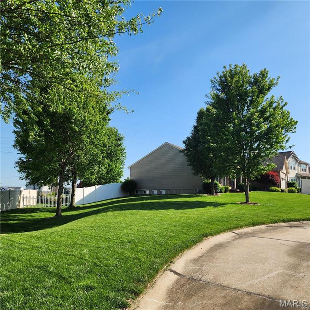 Photo of 8110 Glen Arbor Drive, Lake Saint Louis, MO 63367 (MLS # 26027576)