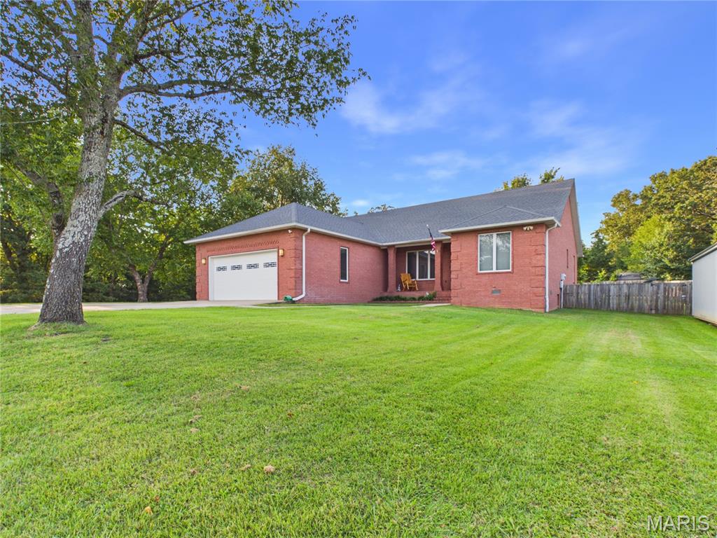 Photo of 3001 Charlton Lane, Poplar Bluff, MO 63901 (MLS # 26052589)