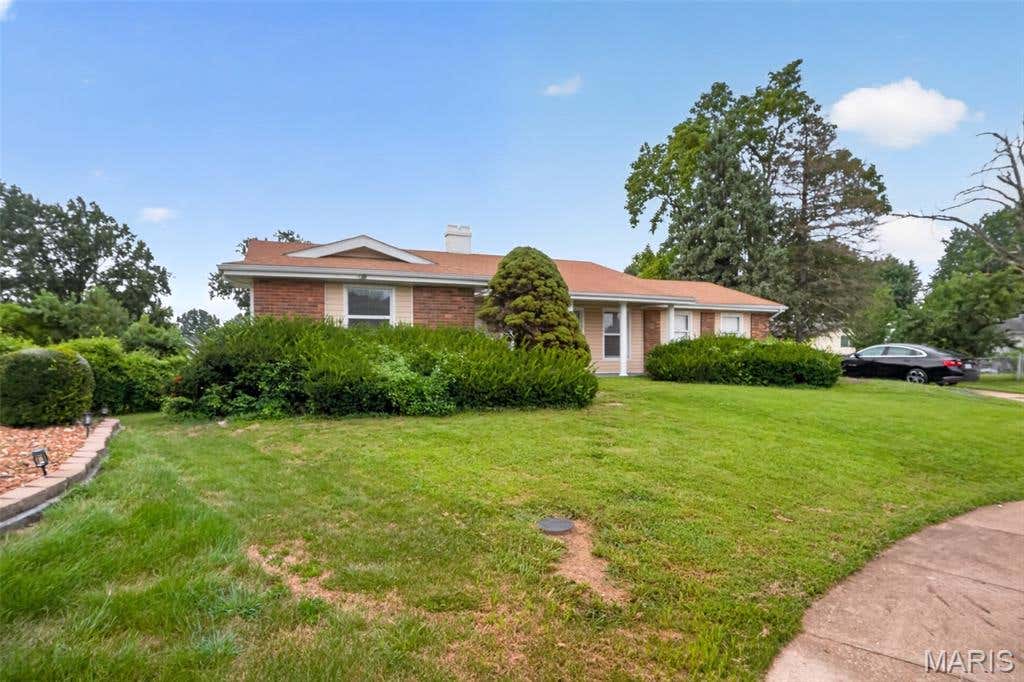 Photo of 5998 Sir Edward Court, Florissant, MO 63033 (MLS # 26052257)
