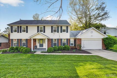 Photo of 927 Baintree Lane, Ballwin, MO 63011 (MLS # 26022071)