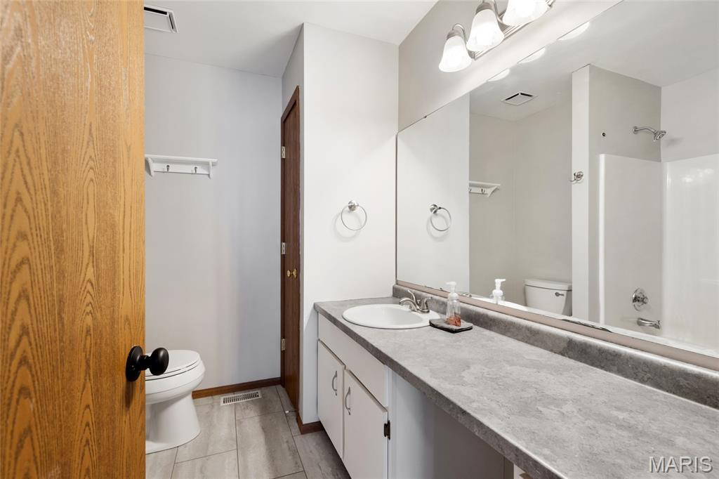 Sherman Meadows Twnhms #3A - Residential