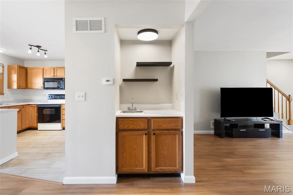 Sherman Meadows Twnhms #3A - Residential