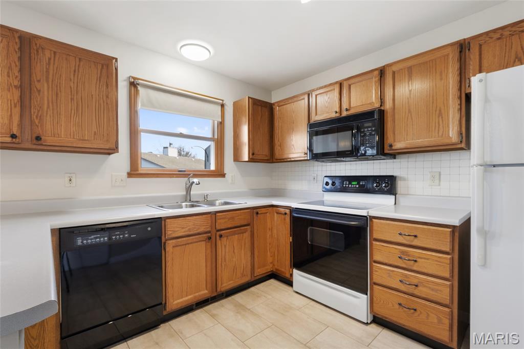 Sherman Meadows Twnhms #3A - Residential