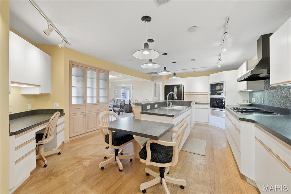 Coeur De Royale Condo Ph Iii - Residential