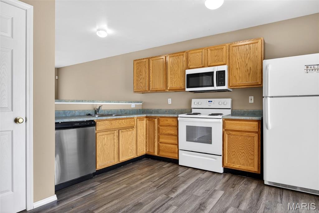 Brownstone Village At Thornbury #1 - Residential