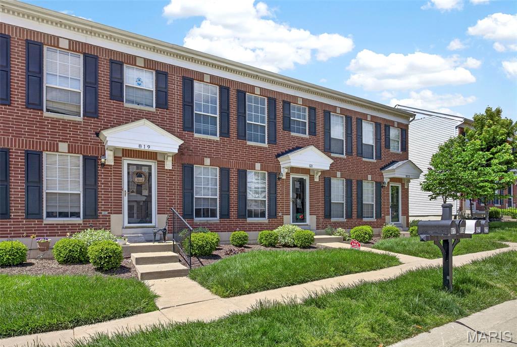 Brownstone Village At Thornbury #1 - Residential
