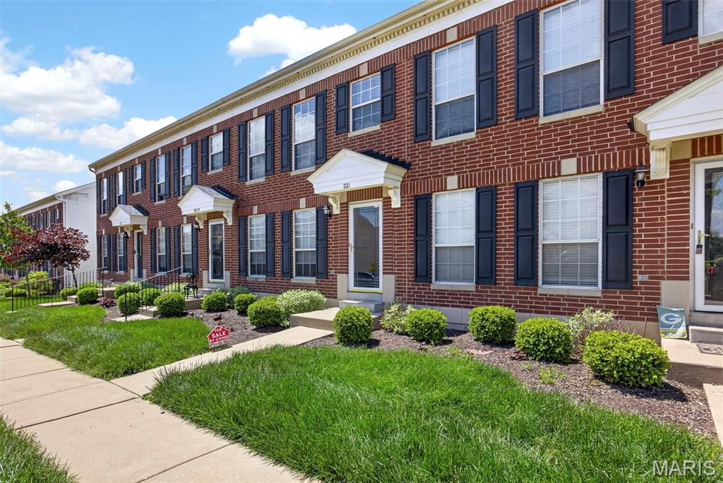 Brownstone Village At Thornbury #1 - Residential