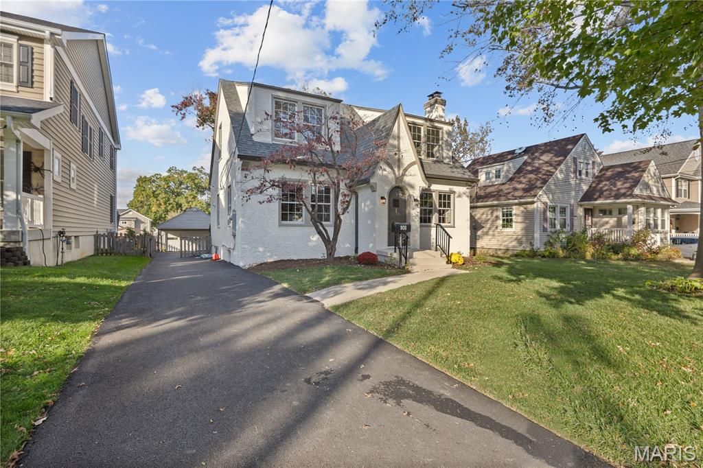 Photo of 931 Brownell Avenue, Glendale, MO 63122 (MLS # 25072679)