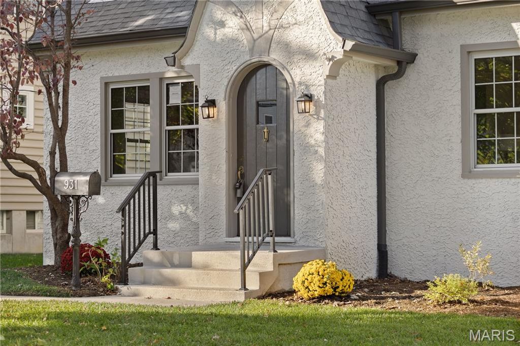 Photo of 931 Brownell Avenue, Glendale, MO 63122 (MLS # 25072679)