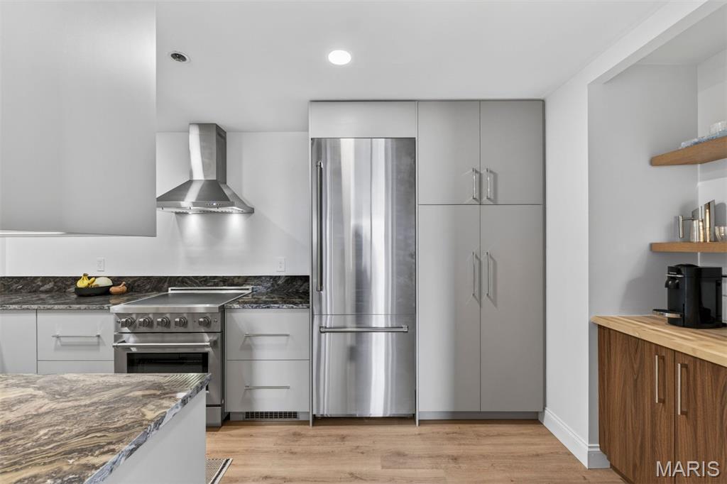Eight-One-Six South Hanley Condominuim - Residential