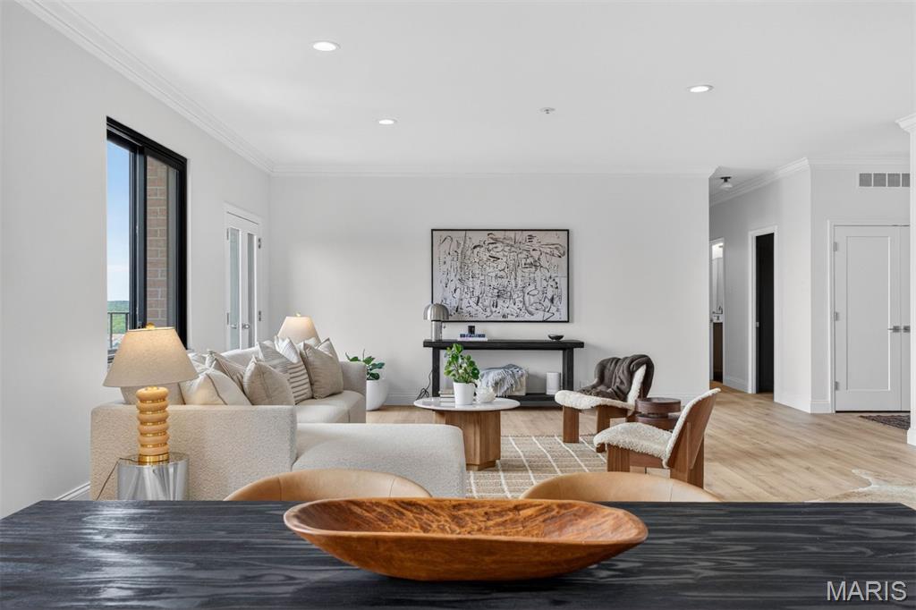 Eight-One-Six South Hanley Condominuim - Residential