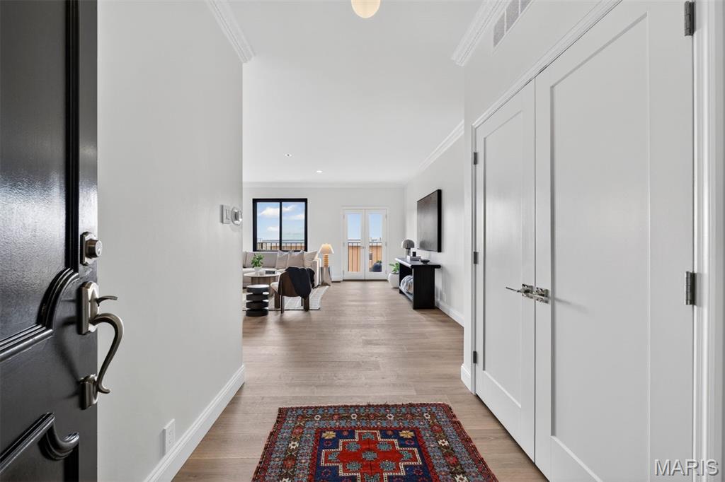 Eight-One-Six South Hanley Condominuim - Residential