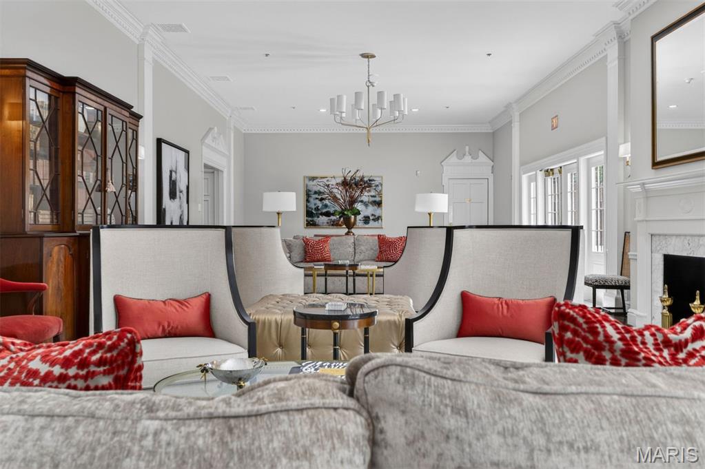Eight-One-Six South Hanley Condominuim - Residential