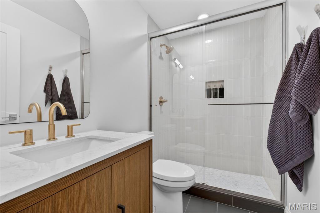 Eight-One-Six South Hanley Condominuim - Residential