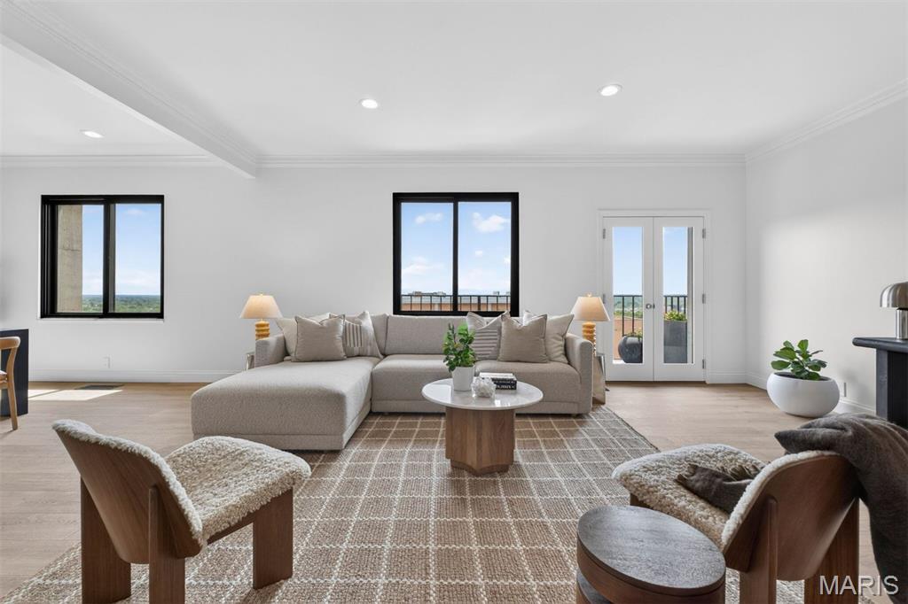 Eight-One-Six South Hanley Condominuim - Residential