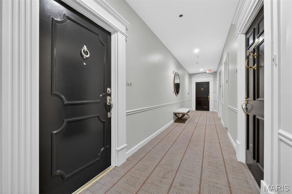 Eight-One-Six South Hanley Condominuim - Residential