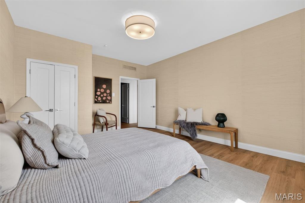 Eight-One-Six South Hanley Condominuim - Residential